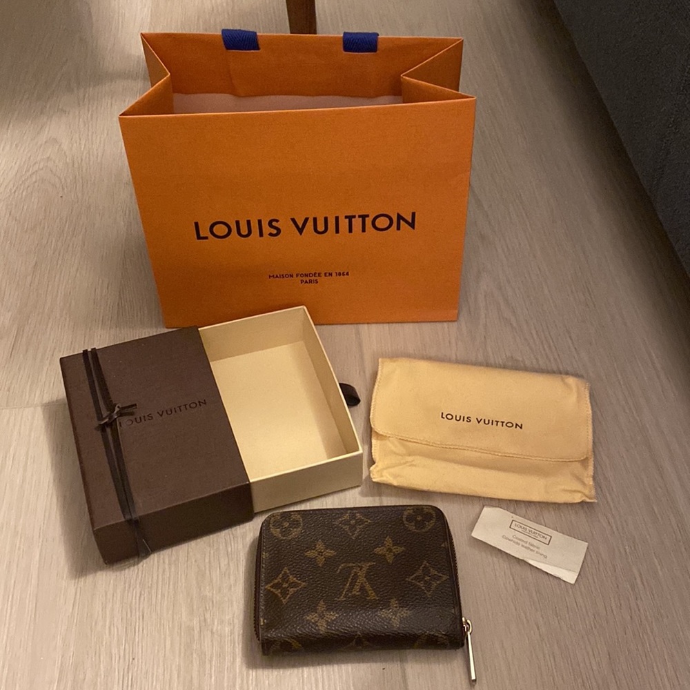 Louis Vuitton- Zippy Coin Wallet